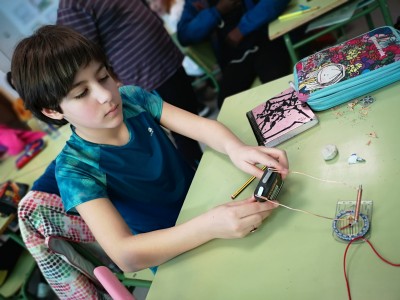 Conseguimos crear un imán con corriente eléctrica.