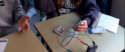 Nuestra clase de experimentos con la electricidad