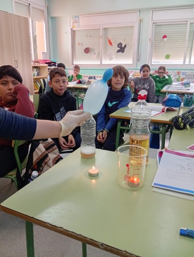 EL DESCOBRIMENT GASÓS QUE APAGA LES ESPELMES. 