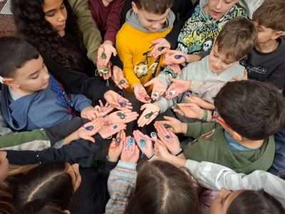 BRÚIXOLES I CIRCUITS ENS GUIEN PEL MÓN DE LA FÍSICA