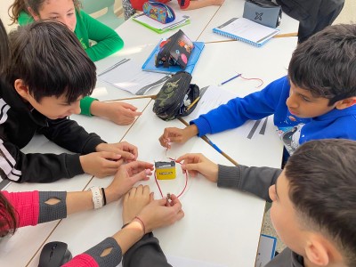 L’electricitat i el magnetisme: forces invisibles que ens envolten