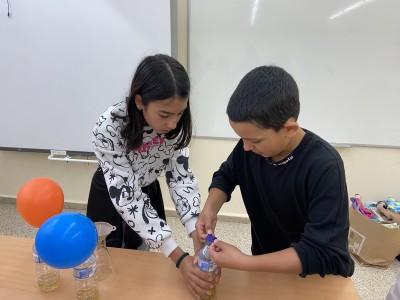 El misteri de les espelmes que s'apaguen soles