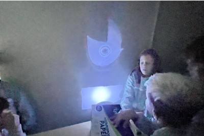 Projectem objectes opacs, translúcids i que reflecteixen la llum