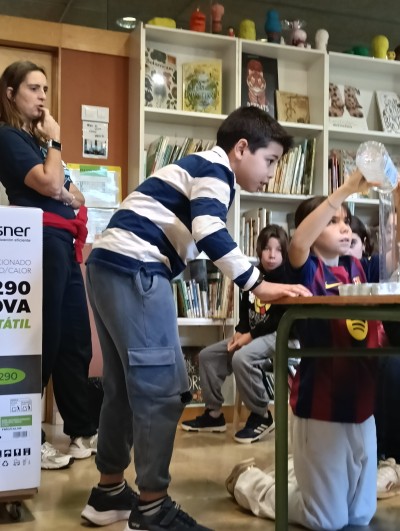 Els maies aprenen sobre la matèria i densitat